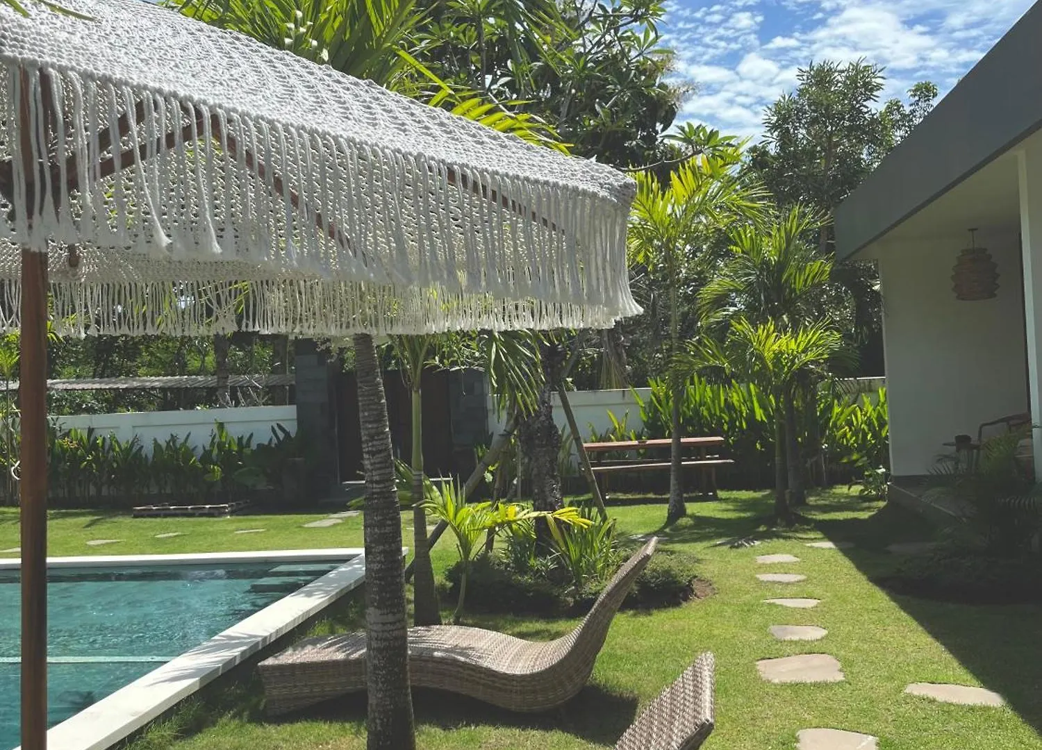 Tropical Almond Villa Uluwatu  Hotel Uluwatu (Bali)